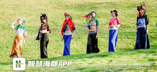 泉州惠安“阿勒泰”草地生活周开幕，昔日矿坑蝶变为标志性文旅景点