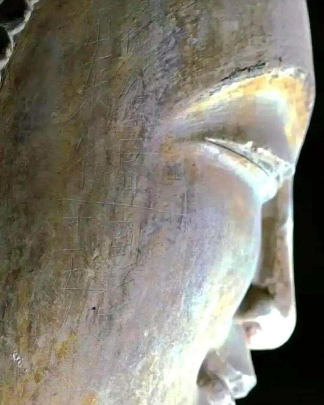 千年佛像脸上，刻着半世纪前的“到此一游”！四门塔之痛叩问文明旅游之困丨鱼眼·探问