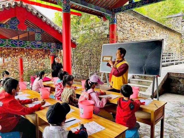 玉水寨暑期游客增多 文化体验与贴心服务成亮点