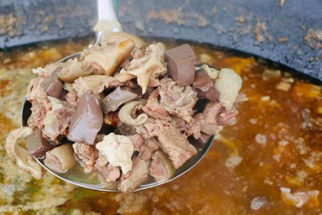 滇中藏不住了！楚雄21℃暖冬，一半是山水秘境，一半是舌尖热辣