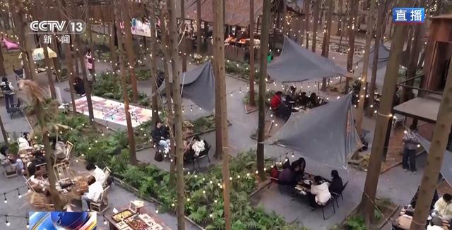 围炉煮茶遇上乡村音乐会 冬日氛围感拉满了