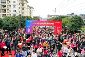 遵义播州区：油菜花开景色美  山村路跑“赛”未来图片