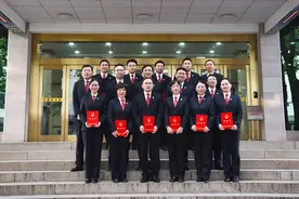 南京市人大常委会通过一批法院人事任免图片