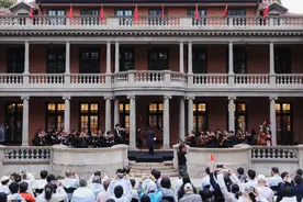 城市音乐会客厅首场草坪音乐会，上音师生唱响《我和我的祖国》图片