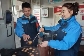新春走基层｜春节在岗不松懈 “团团圆圆”迎新春图片