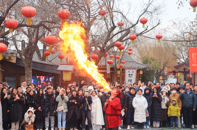 “来开封不是看风景，是真的走进了另一个世界”