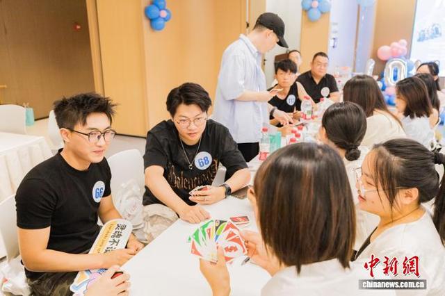 兴趣为桥 年轻人钟情“不尴尬社交”