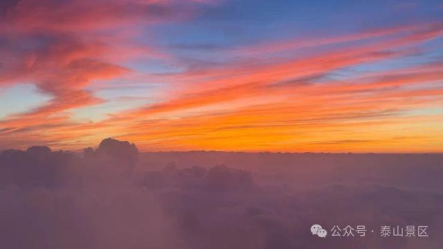 泰山雨霁：云雾织仙境，霞光染群峰，这泼墨山水里藏着夏日最治愈的奔赴