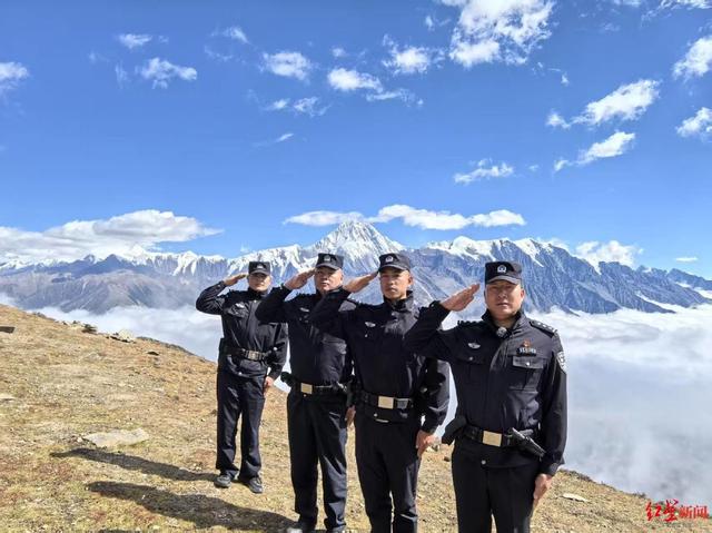 川西登山徒步乱象调查：山高路险！有团队未带食物，报警多是迷路