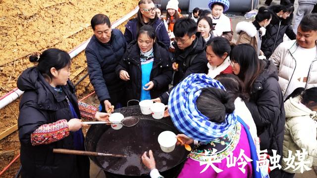 关岭民族展演点亮桥旅新体验