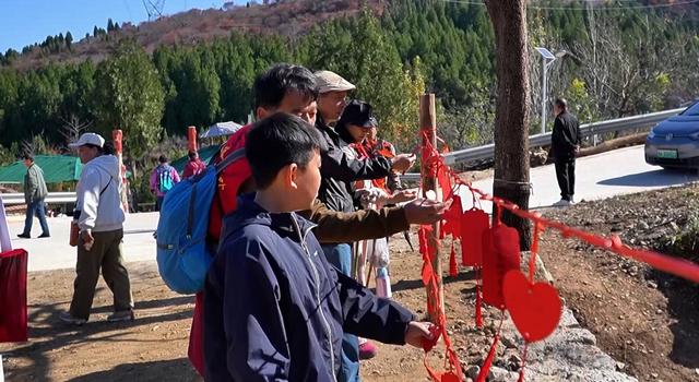 济南市莱芜区：千亩红叶“染”出文旅新画卷