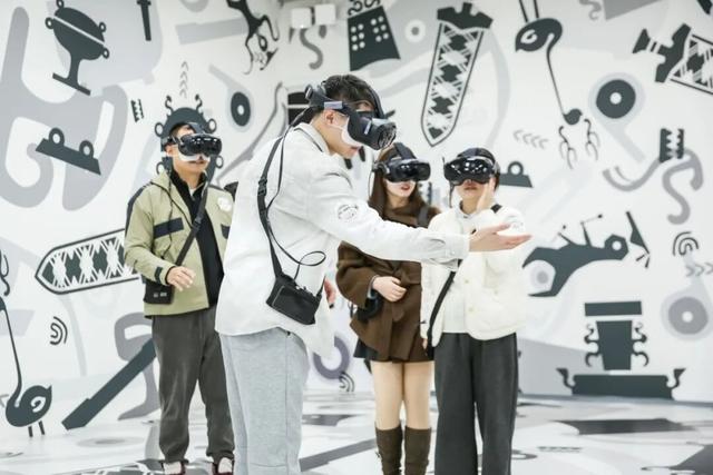 青春走读班 | 谁懂啊，我竟然摸到了越王勾践剑！