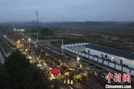 杭衢铁路与衢九铁路完成接轨图片