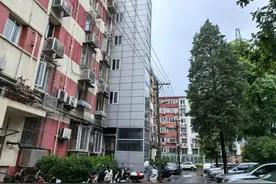 锐评｜老楼加装的电梯“趴窝”，有疙瘩还得尽快解开图片