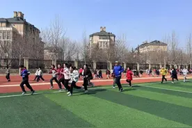 李沧“冠军”教头：不是每个孩子都能拿下冠军，但都能赢在起跑线图片