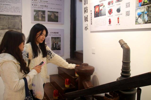 江苏苏州：消防文化微展厅里受教育