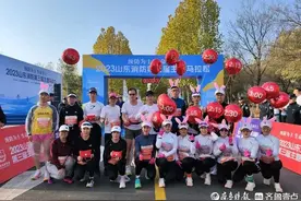 保障参赛选手安全，10位急救跑者护航2023消防马拉松图片