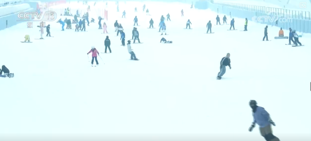 冰雪经济助推文旅地标“上新” 特色雪趣让游客留下来、住下来 带火多样消费