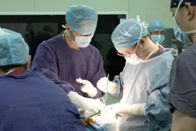 上海首例国产脑机接口产品植入成功 瘫痪患者术后已能下床图片