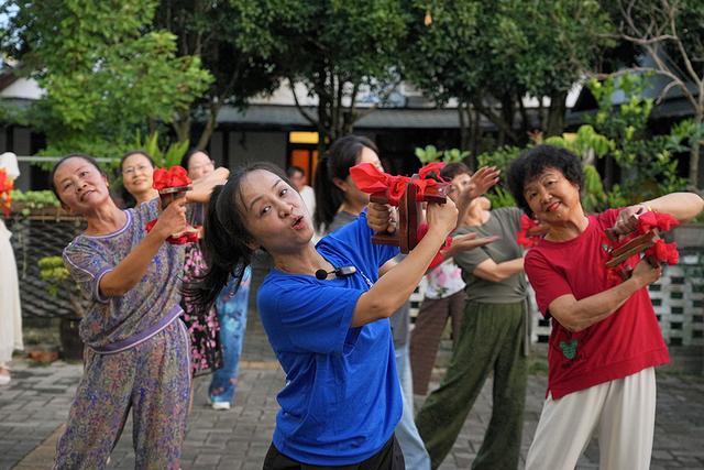 州文化馆开办“游客艺校” 让游客在山水间感受文化魅力