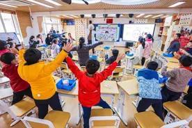 给科学教育做加法！蓬莱二小打造了一个“丁老师科学实验室”图片