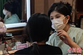 假日里的“唐潮”：“Z世代”汉服妆造师点染长安之韵图片