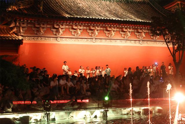 图集｜开封府夜游《南衙千秋月》启幕 光影幻戏点亮千年府衙夜经济