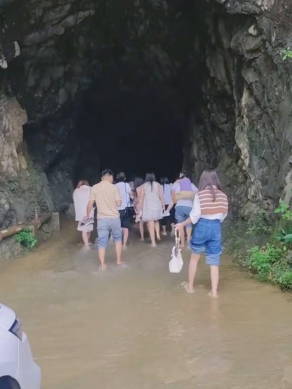 广西一地回应“跋山涉水参加婚礼”