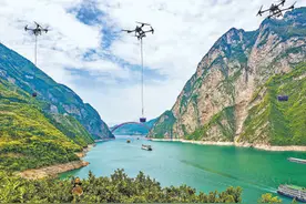 从搬出山到“飞”出山，湖北秭归——鲜橙搭上无人机图片