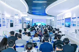 走进“成果超市” AI与产业“握手” 人工智能与机器人产业融合创……图片