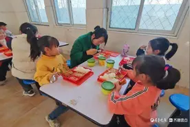 家校携手，护航每一餐——广平镇焦集小学开展家长陪餐活动图片