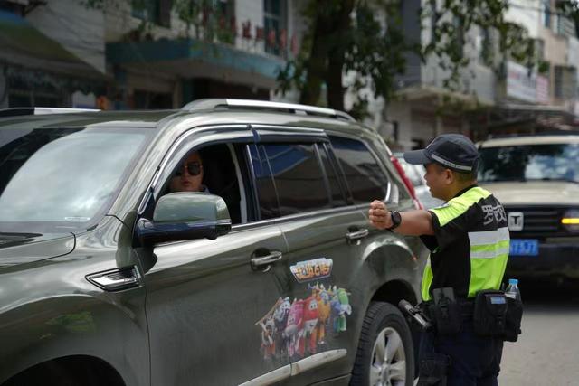 罗甸：用贴心服务给暑热降温