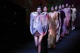 2025秋冬上海时装周启幕，唐嫣杜鹃现身开幕大秀，千场活动闪耀上海图片