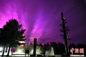 “神州北极”漠河首次同一天早晚拍到极光 游客坐飞机“追光”图片