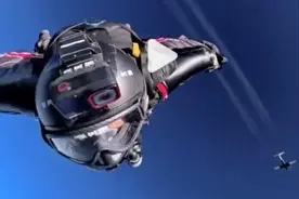 张树鹏在美国打破翼装飞行最长距离世界纪录图片