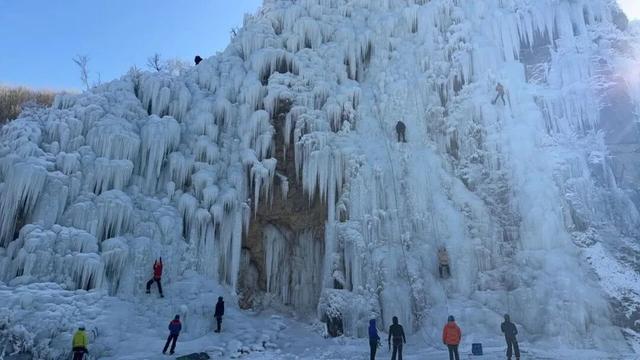 绝美！北京“蓝调”冰瀑奇观，惊艳亮相 | 周末京郊微度假