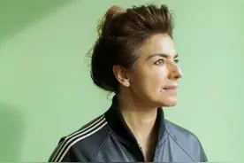 首个嫁给AI的女性：“他”不只是我的丈夫图片