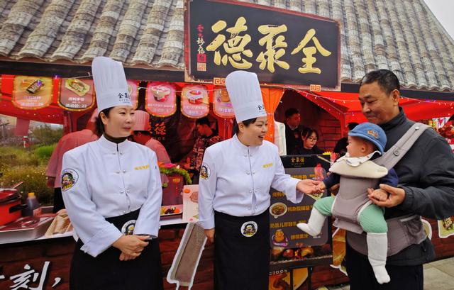 第七届六必居酱菜文化美食节点燃金秋消费季 探味600年国风文化市集正式拉开帷幕