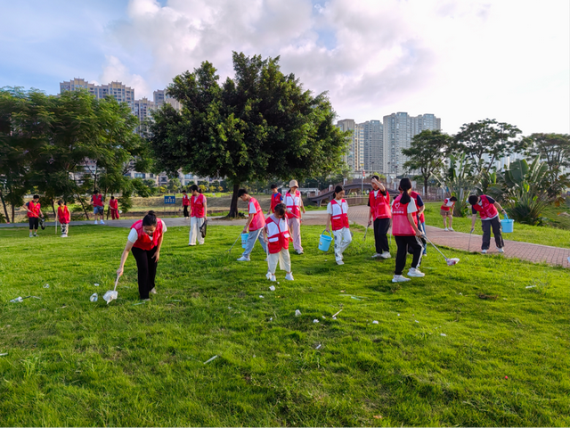 西湖双城记：一条苏堤连起的“生态志愿军”