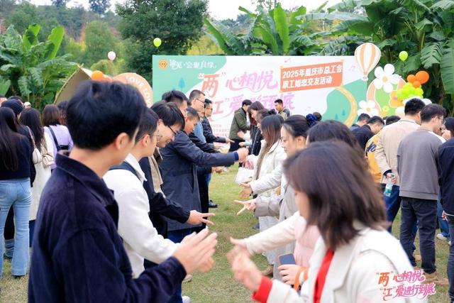 明月湖畔的心动序章……