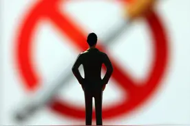 杭州一女子称劝阻吸烟者被怼“不想闻烟味为什么要出来吃饭”，店主发声图片