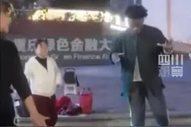 “甲亢哥”重庆偶遇广场舞大妈：当场下车秒变舞林高手！图片