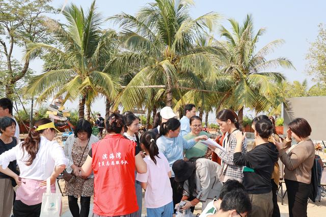 “骑聚”海边共庆节日，为滨海湾志愿者们点赞！