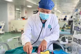 新生儿出生后病危，随时可能因缺氧死亡，医生妙手“拆雷”图片