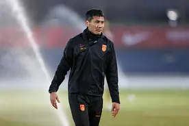 中超 | 邵佳一执教青岛西海岸 杨智出任守门员教练图片