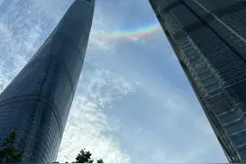 今天傍晚没下雨也有彩虹？上海气象部门：这是环天顶弧，也叫“天空的微笑”图片