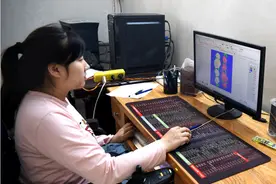 蓝美林：身残志坚 带领残疾朋友创造美好生活图片