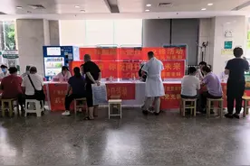 广西民族医院多个党支部联合开展国际癫痫关爱日义诊活动图片