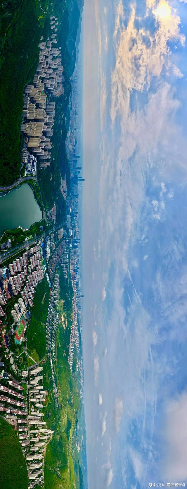 俯瞰龙鼎滨河公园，满眼翠绿清凉一夏