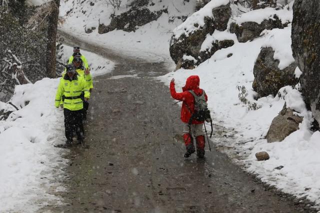 警眼看一线｜丹东派出所，党岭迷途的“引路人”
